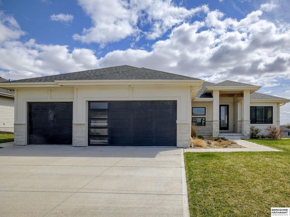 12119 S 205th St, Gretna, NE 68028