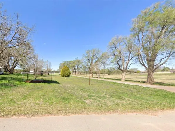 1113 N 7th St #1-2, Sayre, OK 73662