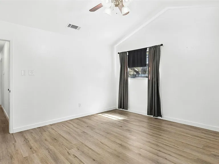 1401 Dragon Dr — Photo 13