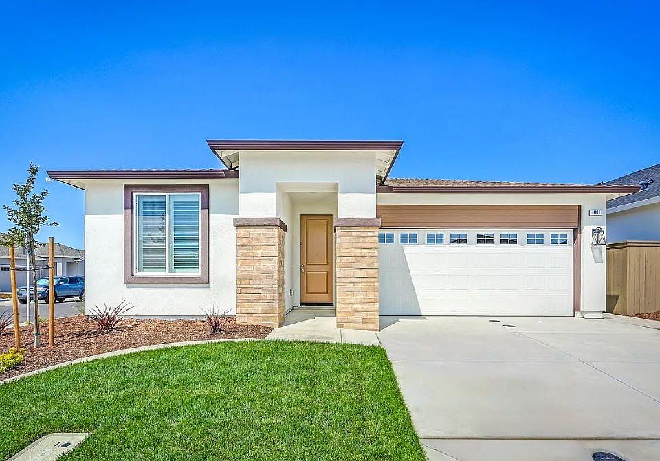 1st image of 601 Tortugas Pl
