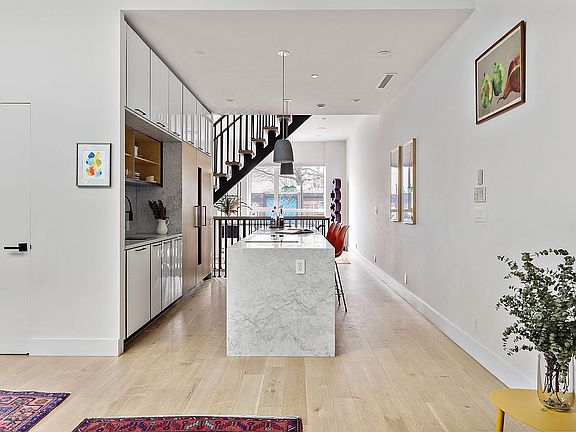 4th image of 24 Underhill Ave