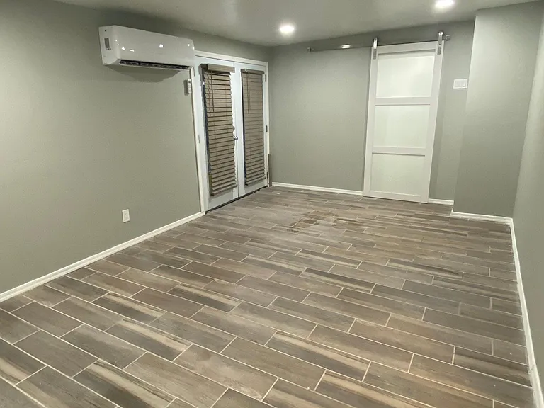 733 E McMillan Dr — Photo 2