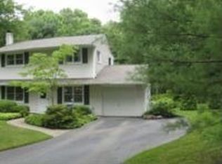 24 Dundee Rd, Kendall Park, NJ 08824