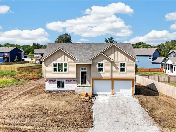11208 207th St, Peculiar, MO 64078
