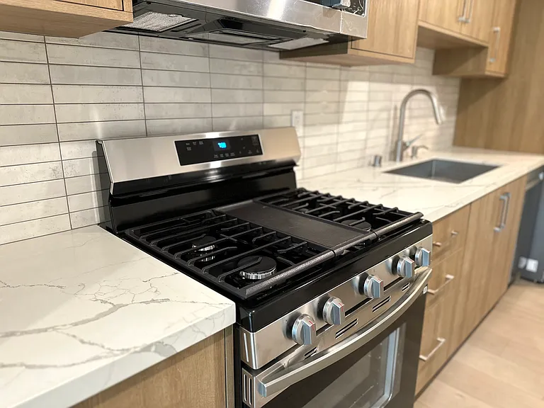 941 N Martel Ave #102 — Photo 50