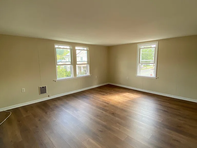 115 Mantua Blvd #B — Photo 5