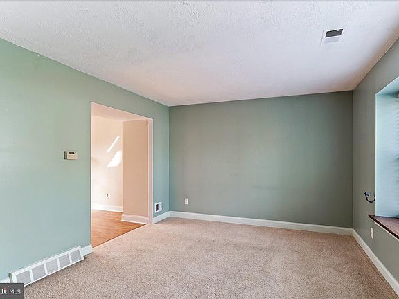 4th image of 1319 Pine Cir