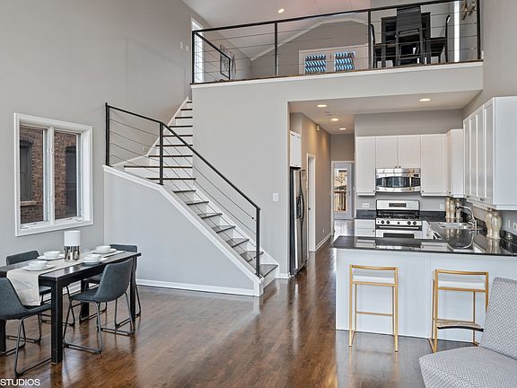 4th image of 1227 N Greenview Ave #3