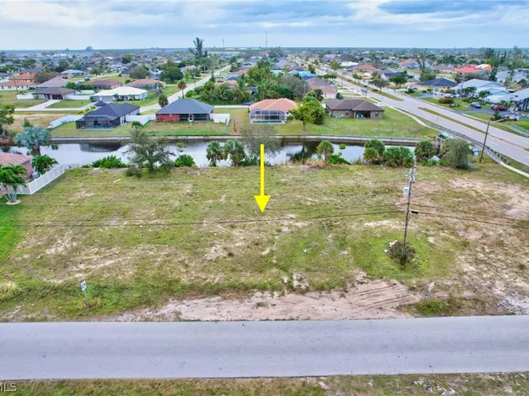 3206 SW 11th Place Cpe, Coral, FL 33914