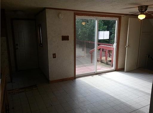 3rd image of 10466 Glenwood Ave