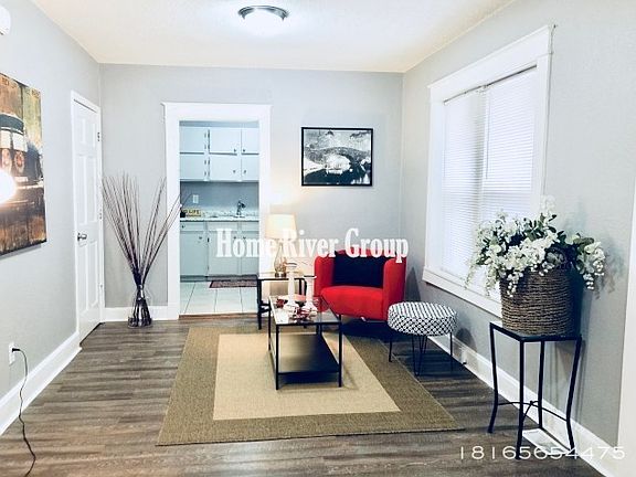 5th image of 137 N Lawn Ave APT 4