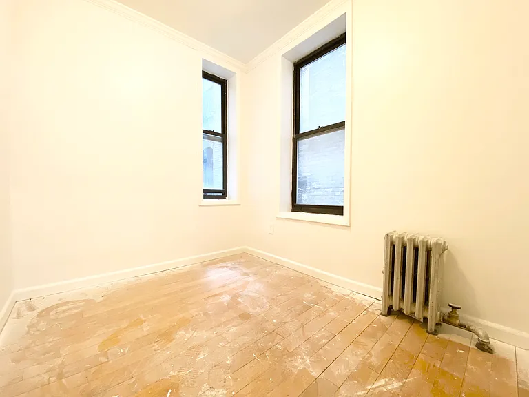 221 E 28th St #2H — Photo 2