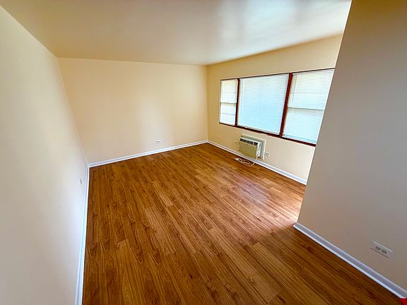 5th image of 602 N Wolf Rd APT 5