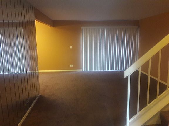 3rd image of 904 White Oak Ln #904