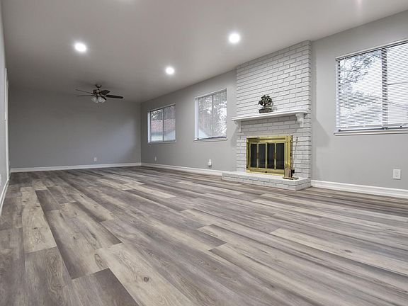 3rd image of 2950 Roberta Ct