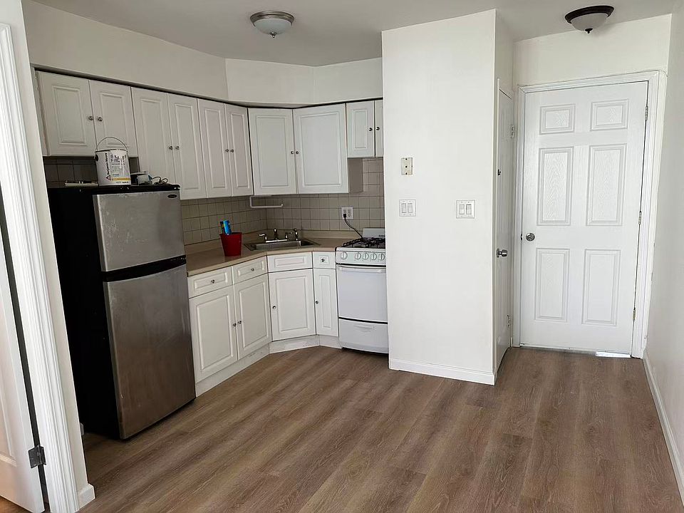 2nd image of 14425 26th Ave #1