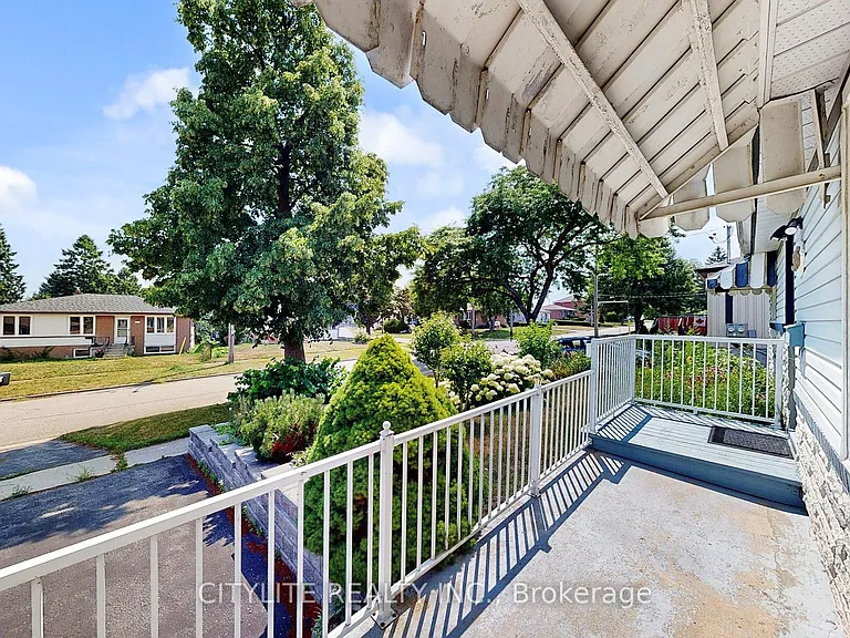 516 Monteith Ave — Photo 2