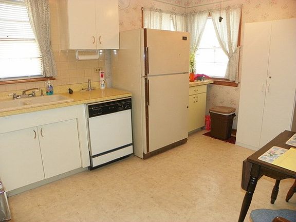 4th image of 10605 S Christiana Ave