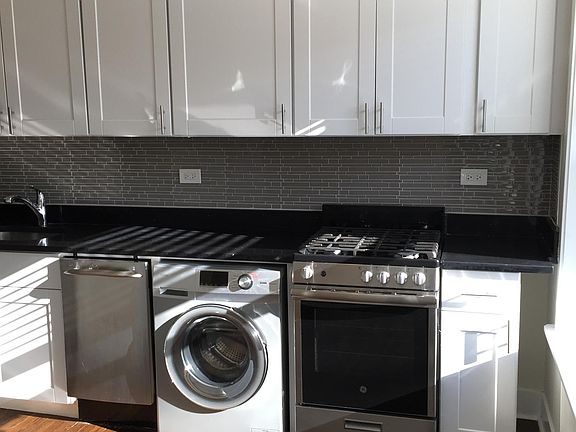 5th image of 2129 N Dayton St #29-305