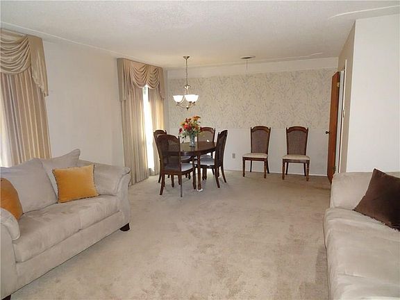 3rd image of 7241 Green Meadow Dr
