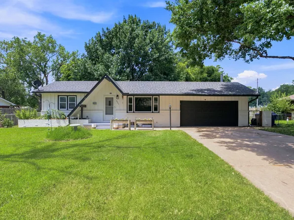 321 S 1st St, Clearwater, KS 67026