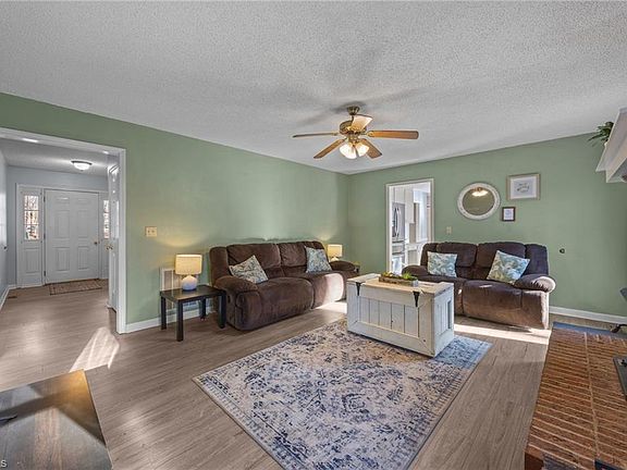 3rd image of 1250 Edgewood Ct