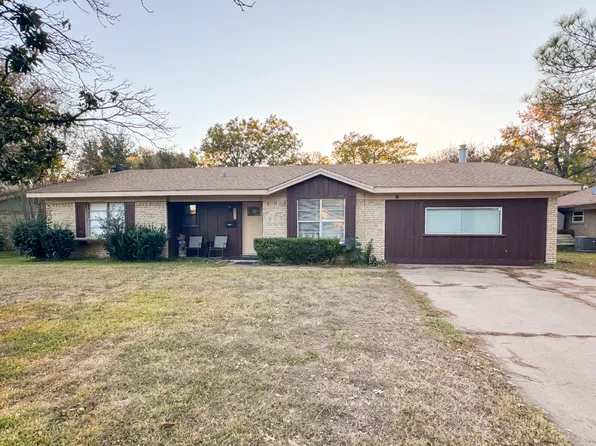 2205 10th St, Brownwood, TX 76801