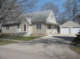 511 S 5th St, Milbank, SD 57252