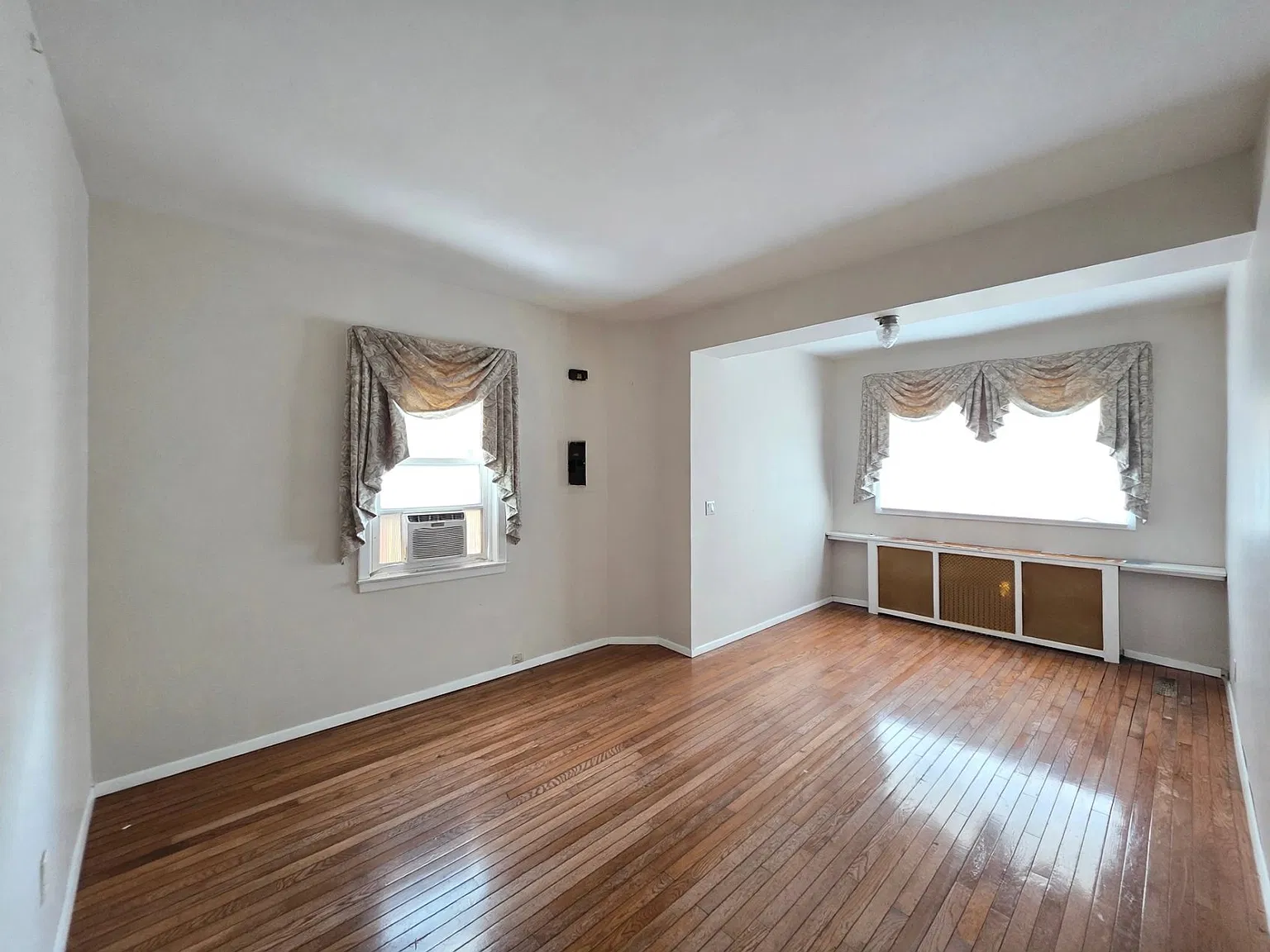 2 bed, 800 sqft, $2,500 — Photo 3