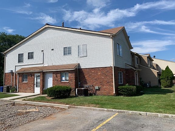 2nd image of 16 E Franklin Ln