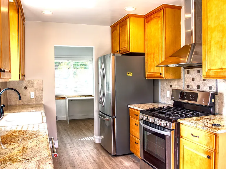2870 Grape St — Photo 4
