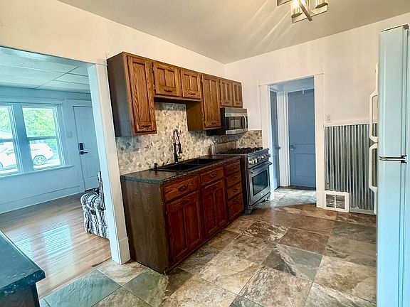 5th image of 2117 Bryan St