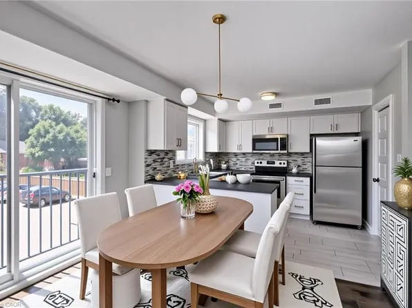 190 Century Hill Dr #A4, Kitchener, ON N2E 0G9