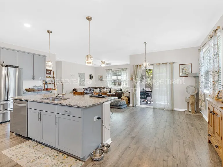 376 Brennan Dr — Photo 4