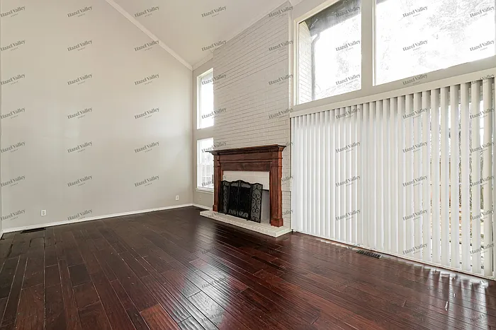 3 bed, 2.0 bath, 1870 sqft, $1,845 — Photo 4