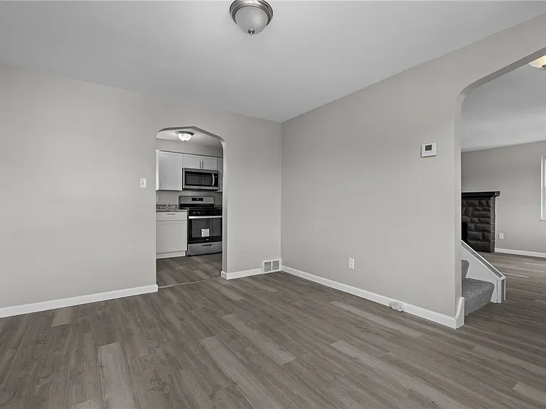 2982 Kestner Ave — Photo 5