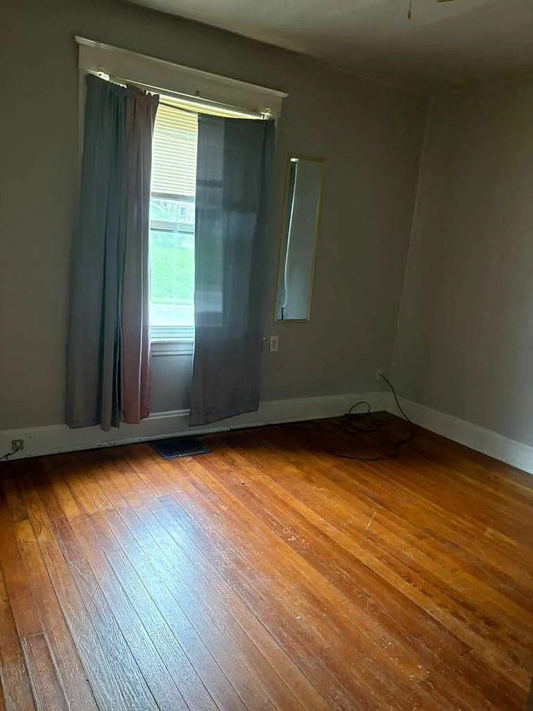 1559 Ambrose Avenue - 1 — Photo 2
