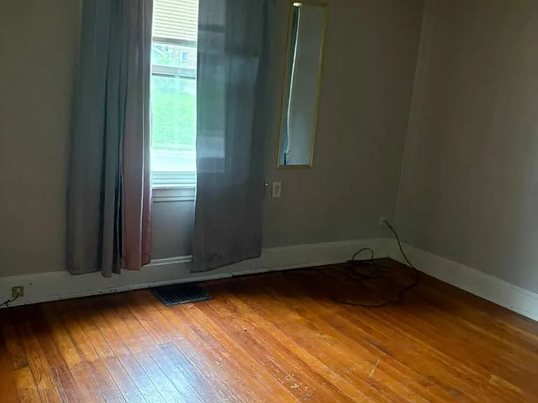 1559 Ambrose Ave — Photo 2