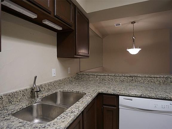 4th image of 1614 Pecan Chase Cir APT 61