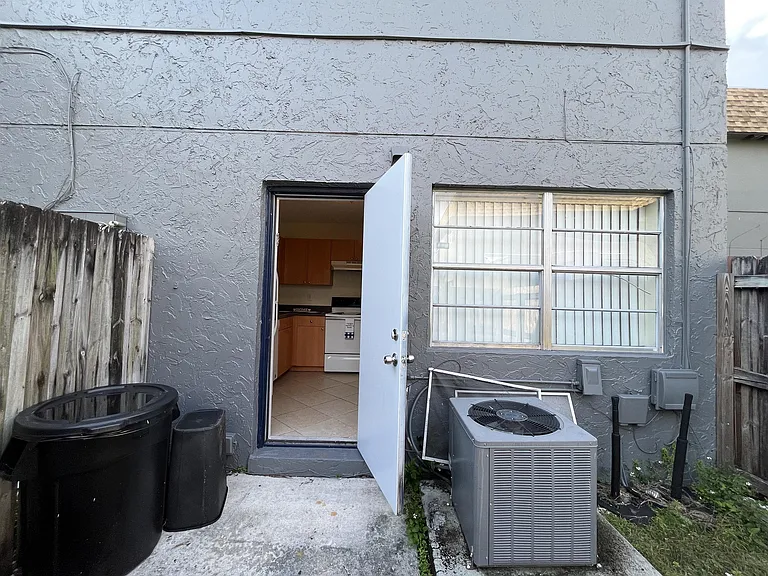 4815 NW 9th Dr #1 — Photo 15