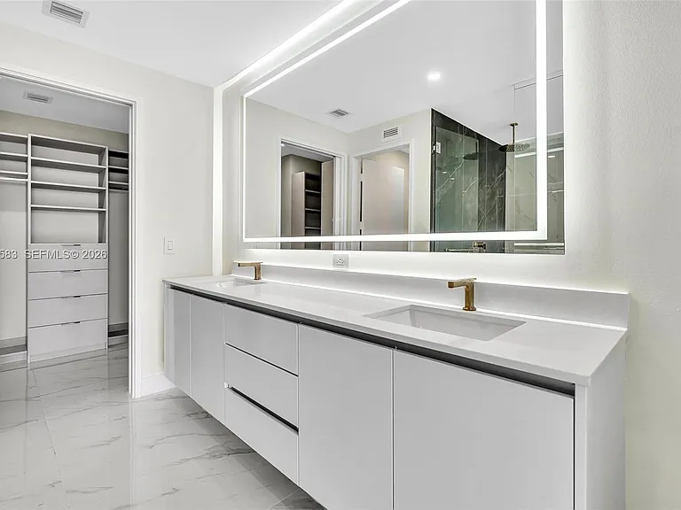700 NE 24th St #5404 — Photo 37