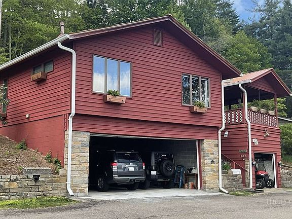 3rd image of 137 Maple Road
