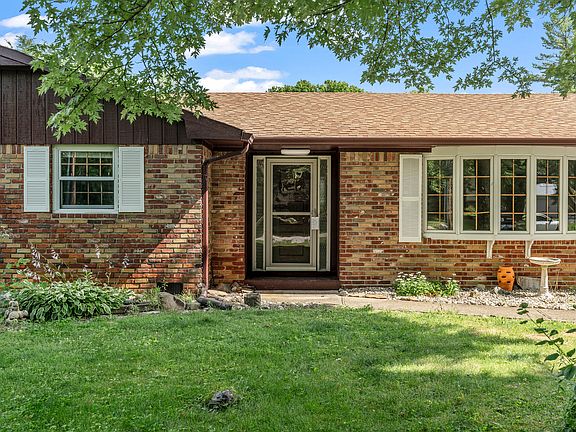 4th image of 218 White Oak Dr