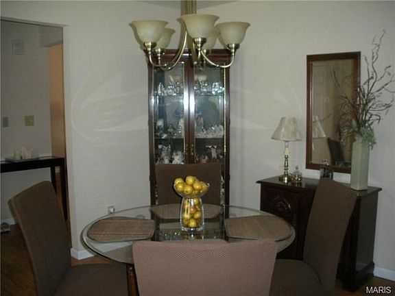 Dining room.