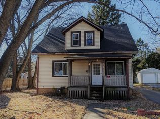 341 Douglas Ave, Crystal Lake, IL 60014