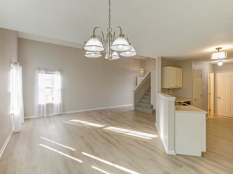 348 Atherton Dr — Photo 7