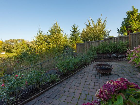 4th image of 2920 NE Charlois Ct