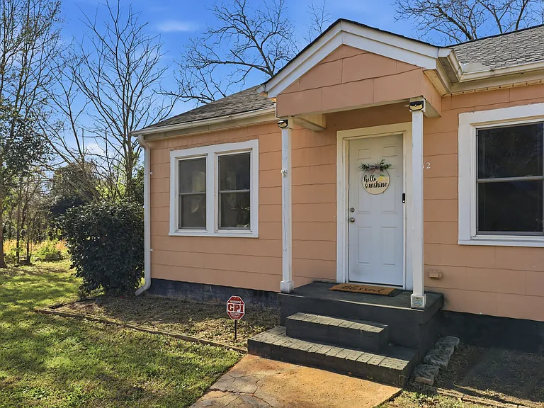 612 Crescent Dr — Photo 2