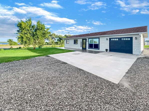 101 1st Ave, Trenton, ND 58853