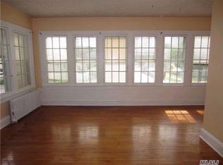 22 Lawrence Ln, Bay Shore, NY 11706